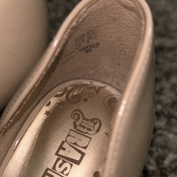 Heels - Picture 3 of 5